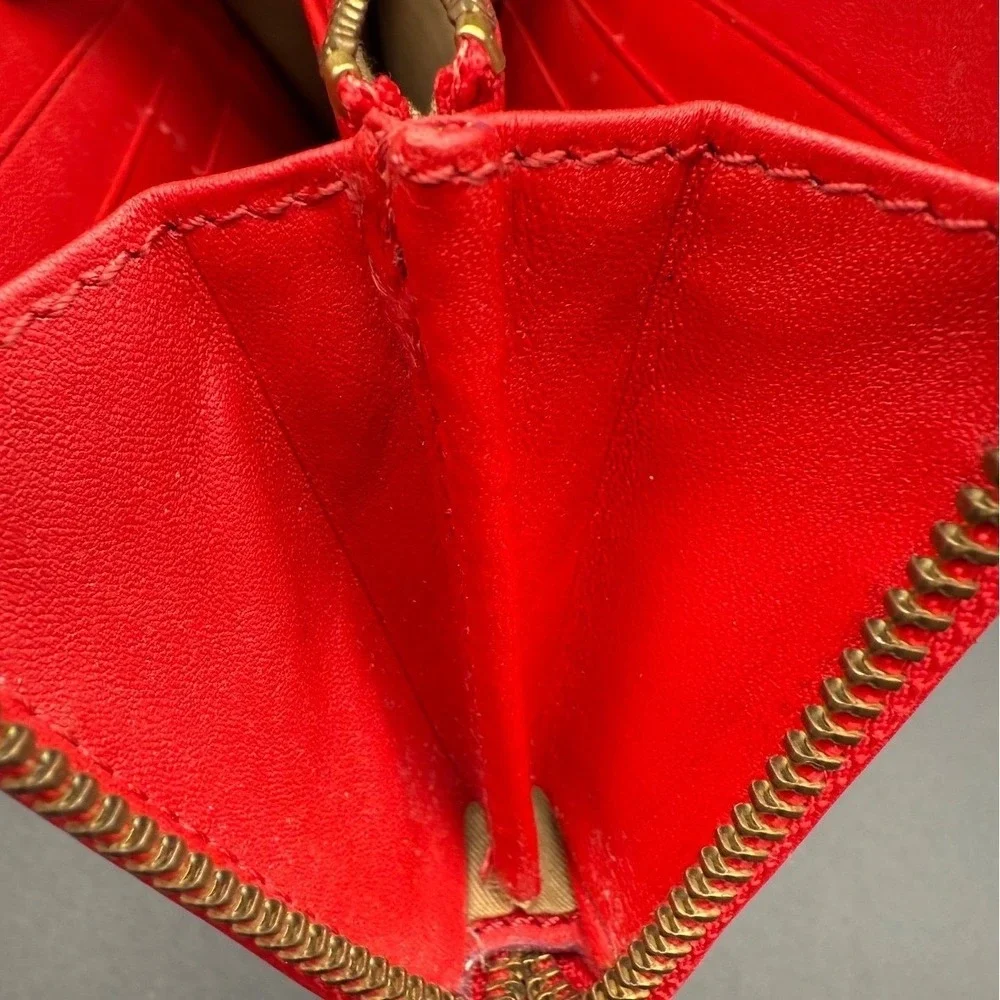 Red Pebble Genuine‎ Leather Wallet Tahari Brass Colored Zipper And Charm